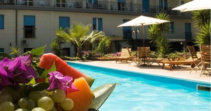 Hotel Villa Giusy กัสเตลลาเนตา มารีนา ภายนอก รูปภาพ