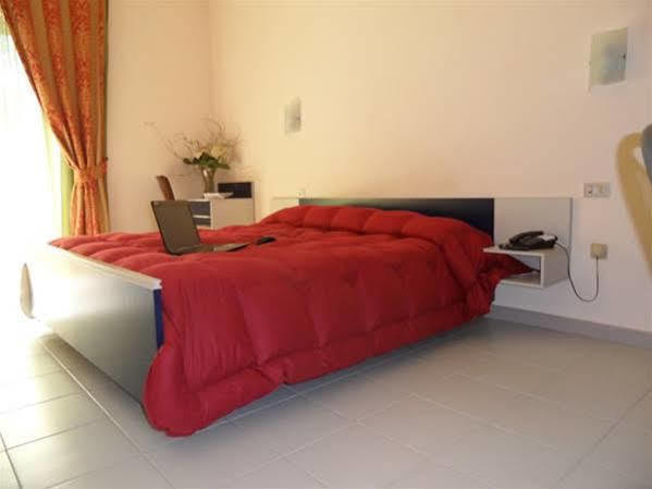Hotel Villa Giusy กัสเตลลาเนตา มารีนา ภายนอก รูปภาพ